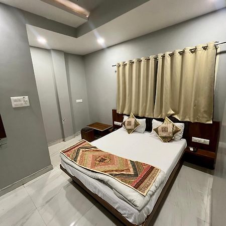 Hotel Shankar اوجاين المظهر الخارجي الصورة