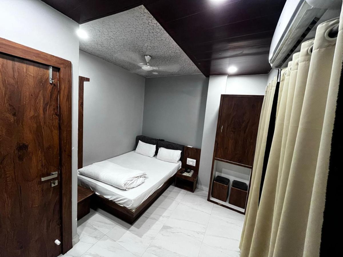Hotel Shankar اوجاين المظهر الخارجي الصورة