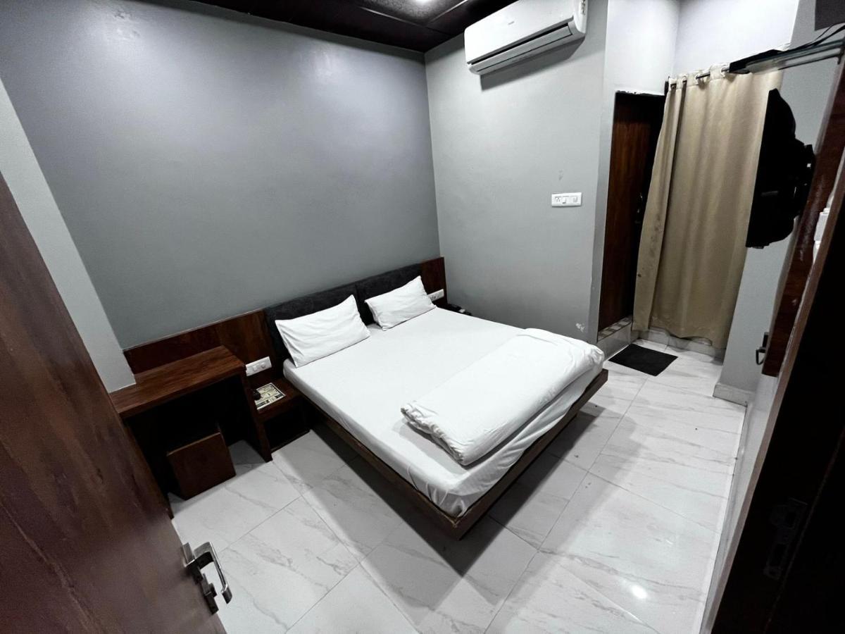 Hotel Shankar اوجاين المظهر الخارجي الصورة