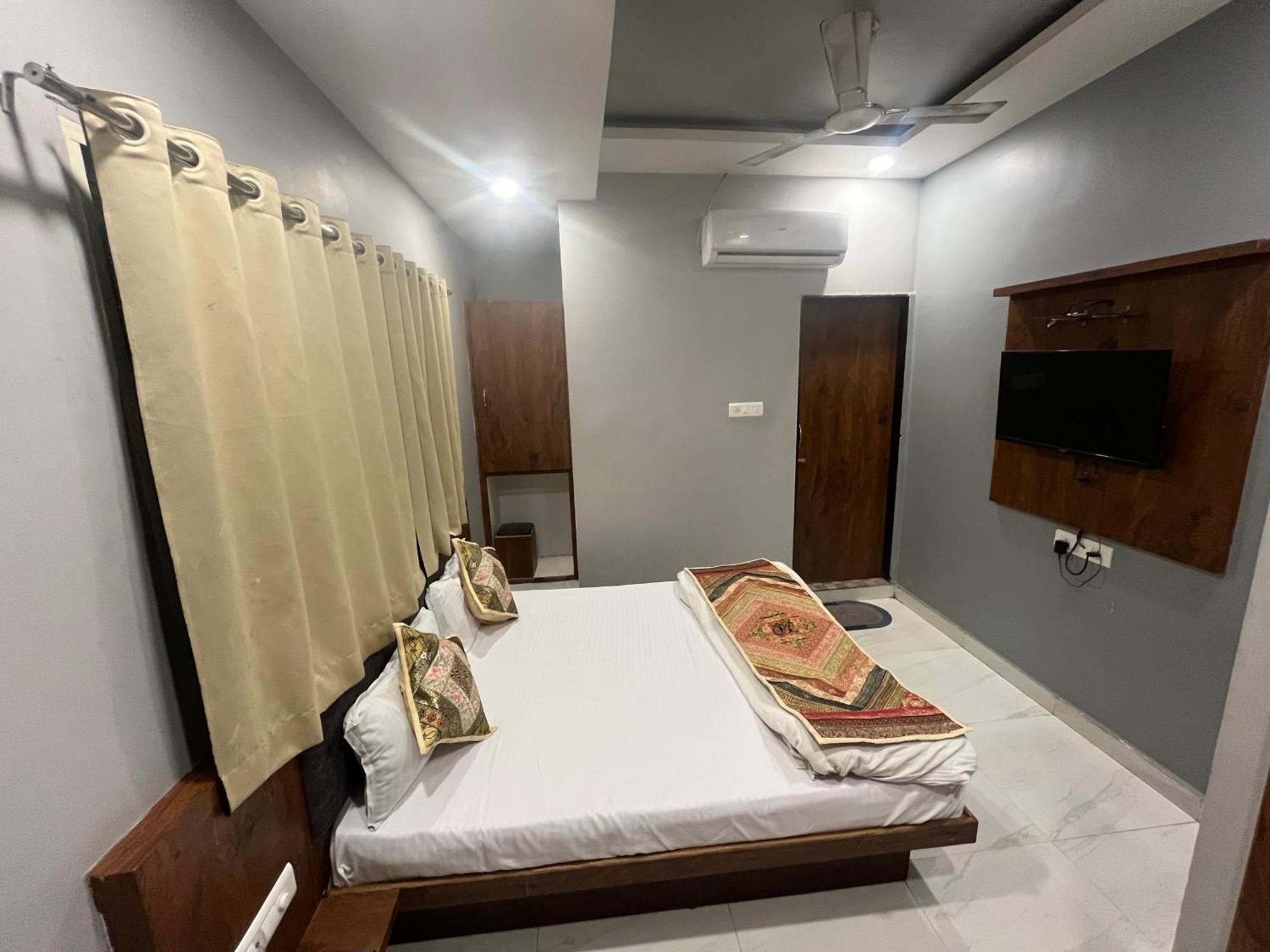 Hotel Shankar اوجاين المظهر الخارجي الصورة