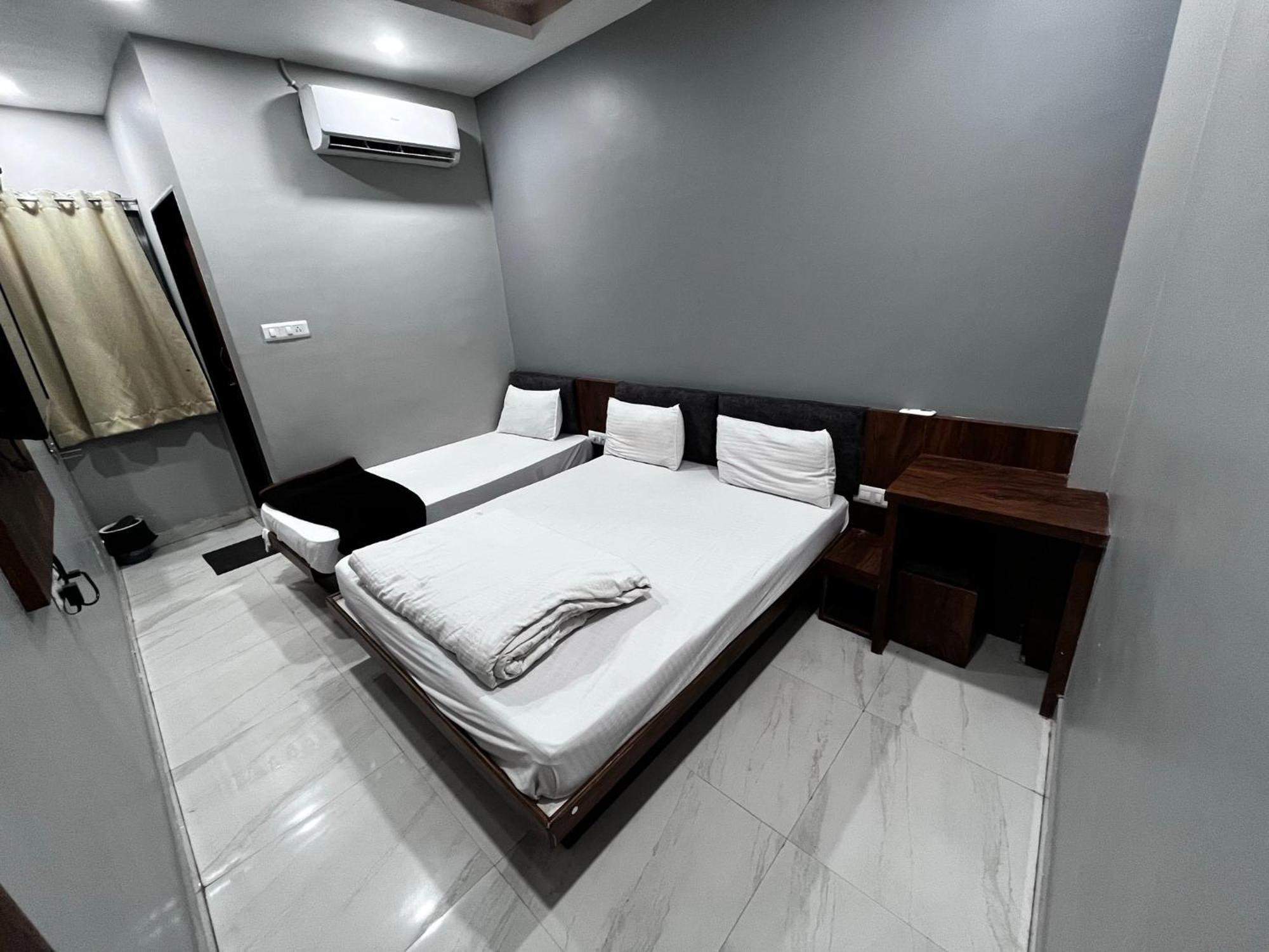 Hotel Shankar اوجاين المظهر الخارجي الصورة