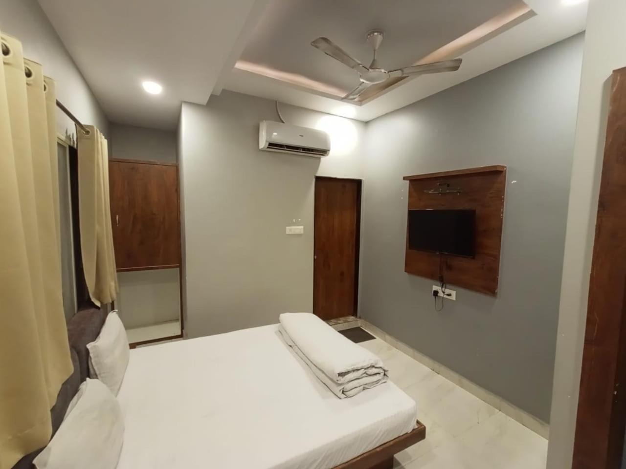 Hotel Shankar اوجاين المظهر الخارجي الصورة
